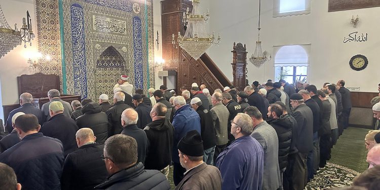 Filistin’de hayatını kaybedenler için gıyabi cenaze namazları