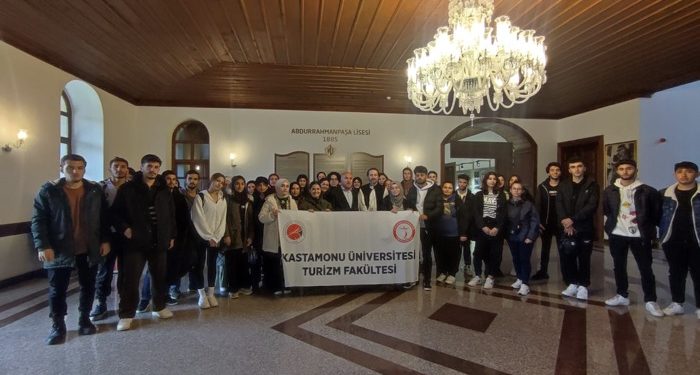 Üniversite öğrencilerine yaşadıkları şehir tanıtıldı