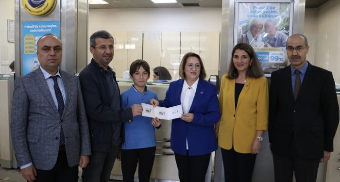 PTT’nin kuruluş yılına özel 183. müşteriye hediye verildi