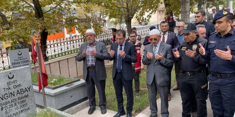 22 yıl önce KKTC’de şehit olan asker kabri başında anıldı