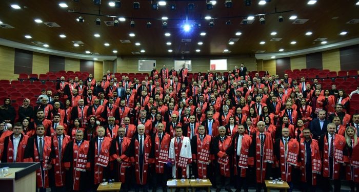 Kastamonu Üniversitesi’nde 356 öğretim üyesi cübbe giydi