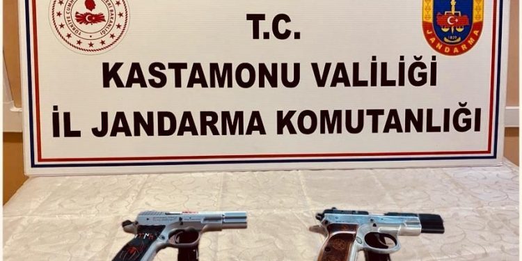 Havaya ateş açan iki kişi yakalandı