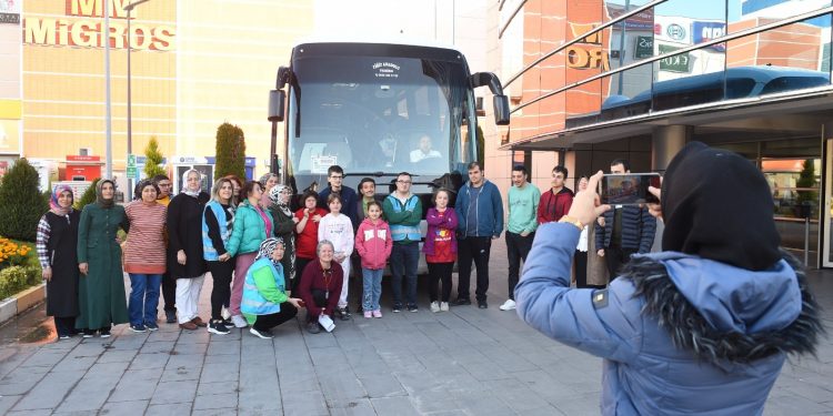 Özel bireyler ve ailelerinin Trabzon yolculuğu başladı