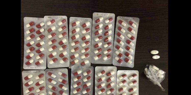 Durdurulan araçta çok sayıda uyuşturucu hap ele geçirildi