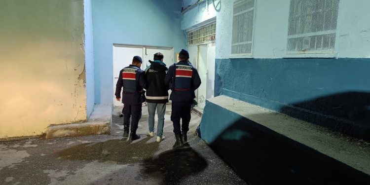 Aranan şahıslara yönelik operasyon: 2 gözaltı