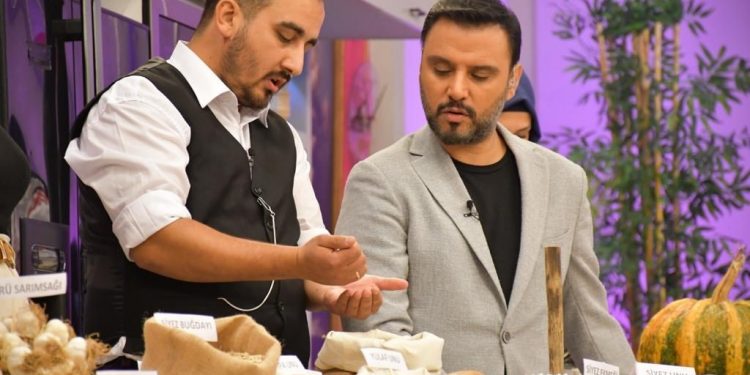12 bin yıllık ata tohumuna gözü gibi bakıyor