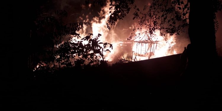 Üç ev küle döndü