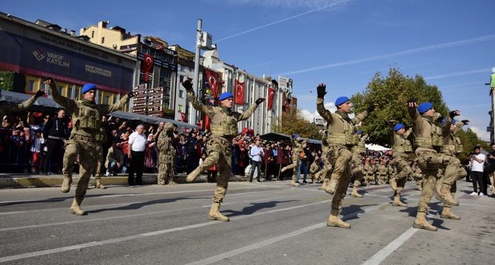 Komandolardan “Ata” zeybeği