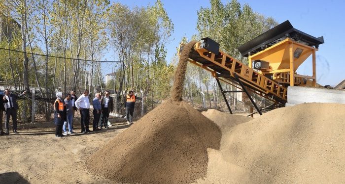 Toprak eleme ayrıştırma makinesi devrede