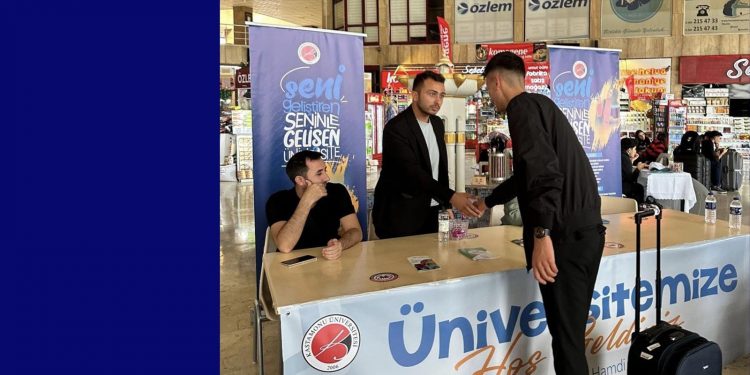 Otogarda öğrencilere ‘hoş geldin’ karşılaması