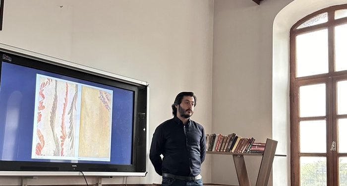Öğretim Görevlisi Uğur Taşatan’dan “Türk Ebrusu” sunumu