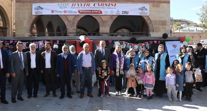 Filistin’e destek için hayır çarşısı açıldı