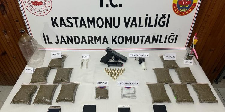 Uyuşturucu operasyonunda yakalanan 3 zanlı tutuklandı