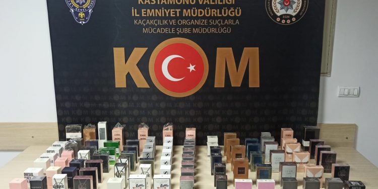 Kaçak parfümden iki gözaltı