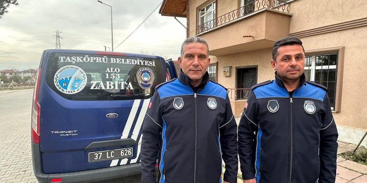 Hareket eden traktörü zabıta durdurdu