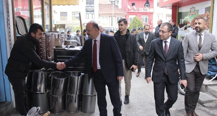 Vali Meftun Dallı Tosya’yı ziyaret etti