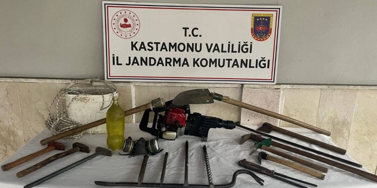 Devrekani’de kaçak kazıya suçüstü