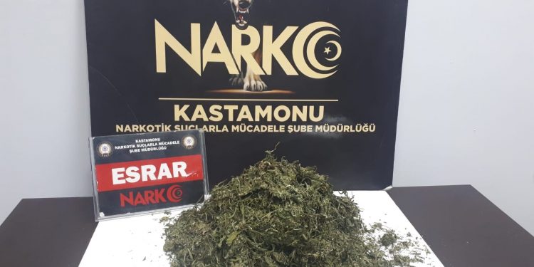Üzerinde esrar ile yakalanan şahıs gözaltına alındı