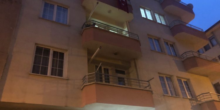 3 gündür haber alınamayan kadın evinde ölü bulundu