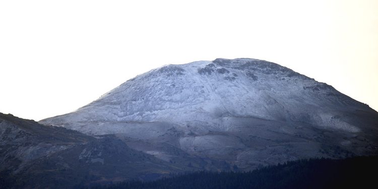 Ilgaz Dağı’na mevsimin ilk karı düştü