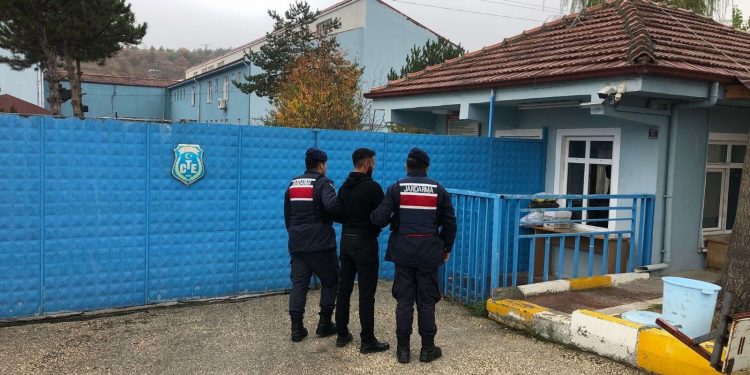 Aranan 4 şahıs yakalandı