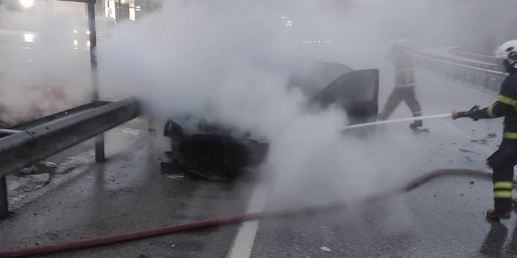 D100’de oto yangını