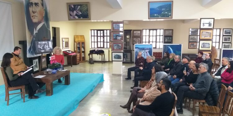 Siyami Özel şiirleriyle anıldı