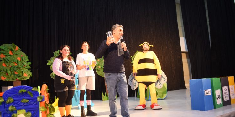 Geri dönüşüm oyununa öğrencilerden büyük ilgi