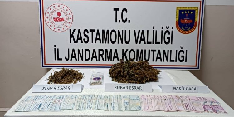 Uyuşturucudan üç gözaltı