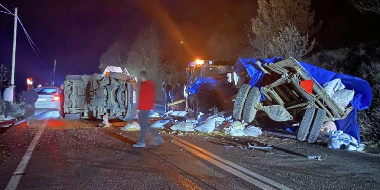 Hafif ticari araç ile traktör çarpıştı: 1 yaralı