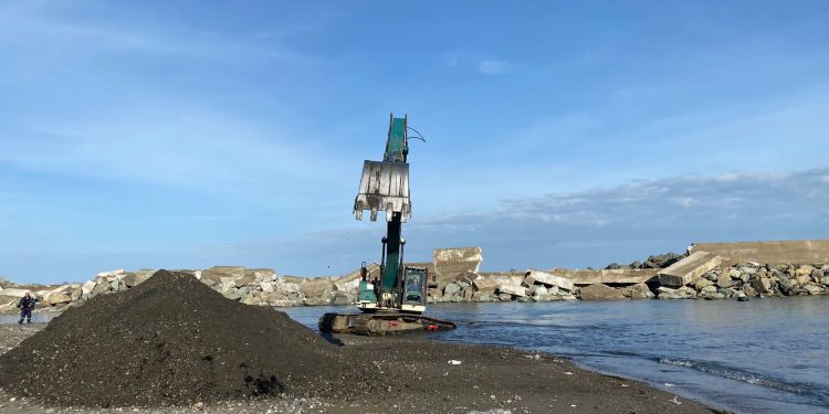 Abana Balıkçı Barınağında temizlik çalışmaları başladı