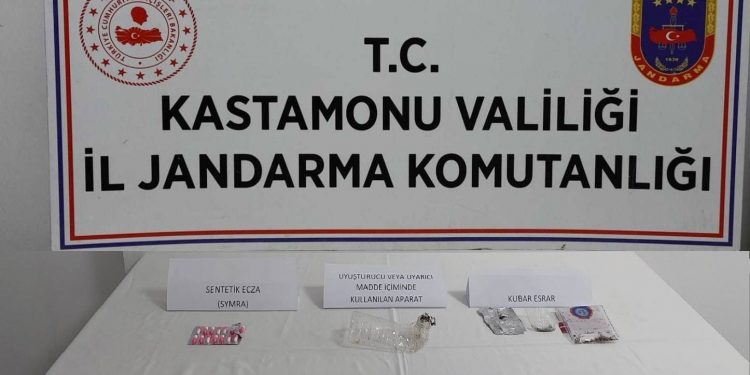 Uyuşturucudan üç gözaltı