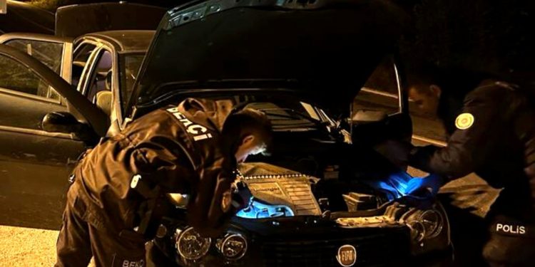 Uyuşturucu sevkiyatı yaparken yakayı ele verdiler