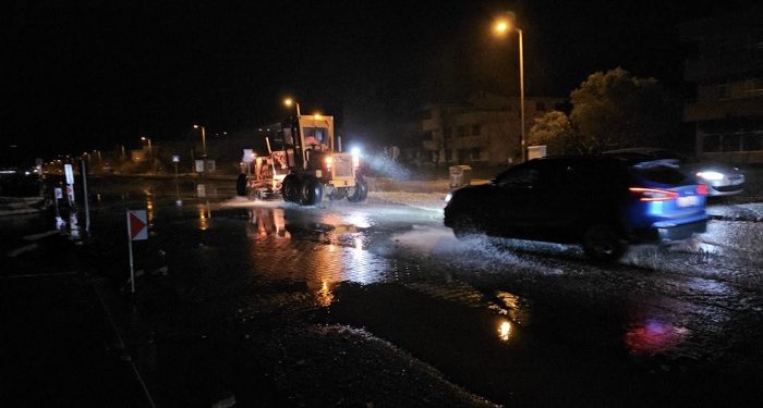 Cide’de deniz taştı, sokaklar su altında kaldı