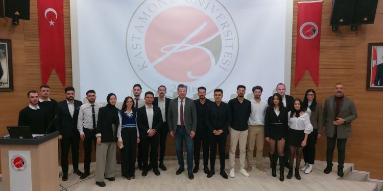 Sivil Havacılık öğrencilerinden liderlik sunumu yarışı