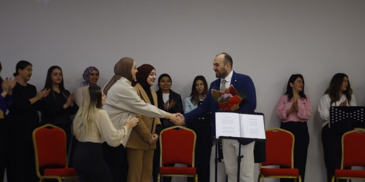 Öğrencilerden Huzurevi sakinlerine moral desteği
