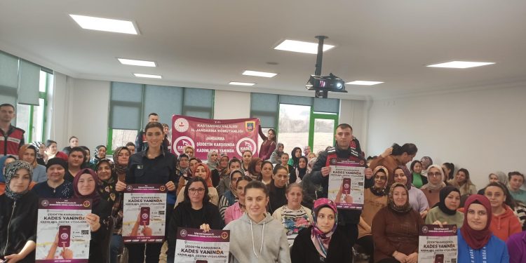 Jandarma ekipleri fabrika işçilerine KADES uygulamasını anlattı