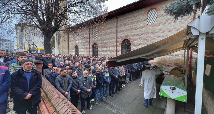 Feci kaza hayatlarını kaybeden aile son yolculuğuna uğurlandı