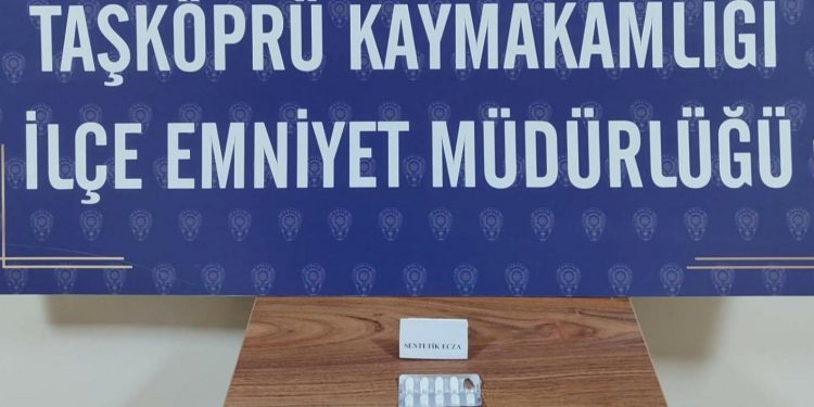 Kağıt mendile emdirilmiş uyuşturucu ele geçirildi: 1 gözaltı