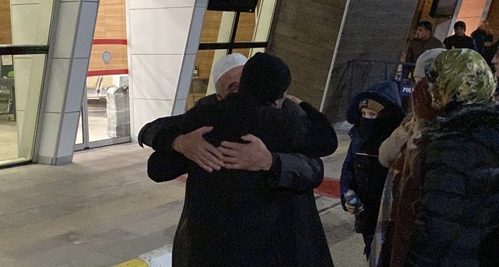 Umre kafilesini taşıyan uçakta şüpheli paket alarmı