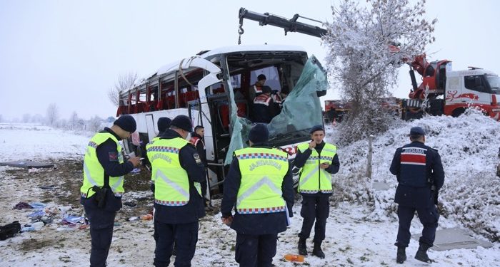 Taşköprü yolunda feci kaza: 6 ölü, 33 yaralı