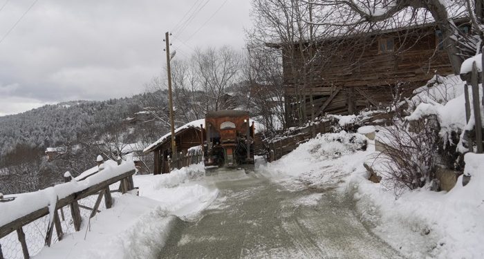 Kar savaşçıları gece gündüz işbaşında