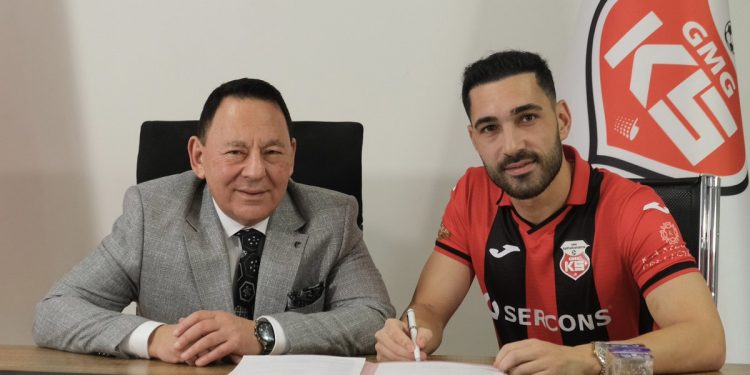 Samed Ali Kaya imzayı attı