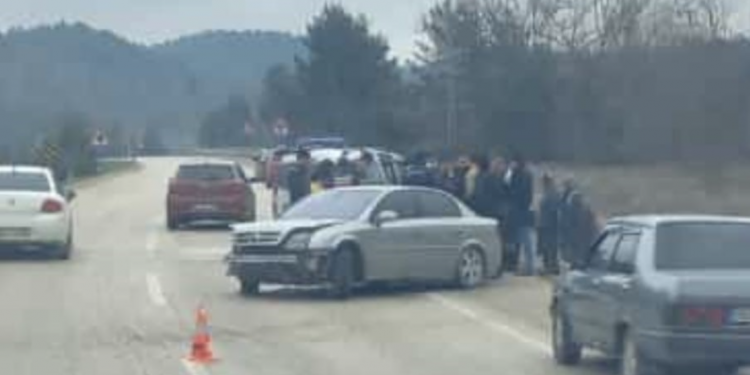 Bariyerlere bindirdi