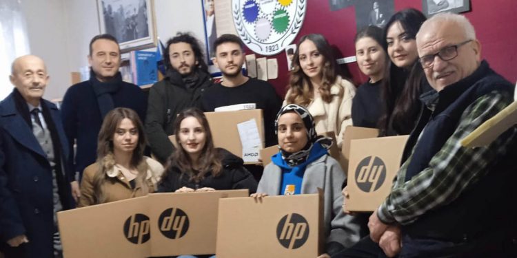 ÇYDD’den öğrencilere desteğe devam