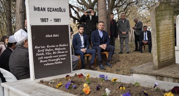 İhsan Ozanoğlu kabri başında anıldı