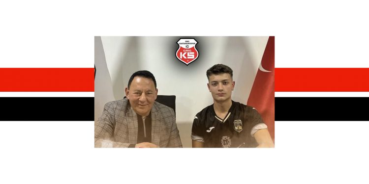Arda Özkan’la profesyonel sözleşme