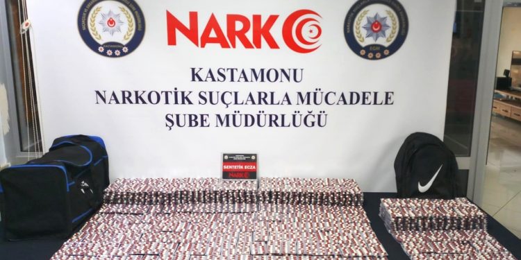 Reçeteye tâbi 11 bin 392 tane hap ele geçirildi: 2 gözaltı
