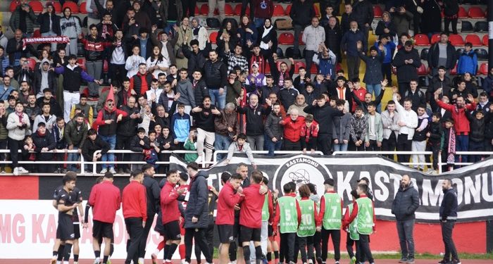 Üçlük atmaya devam