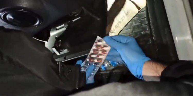 555 adet uyuşturucu hap ele geçirildi: 2 gözaltı